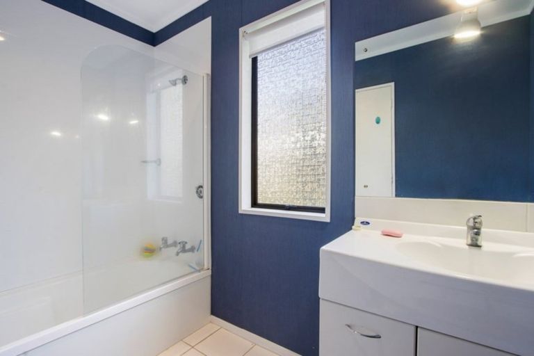 Photo of property in 15 Kaharoa Avenue, Omokoroa, 3114