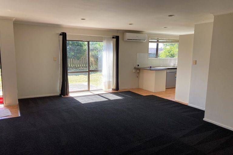 Photo of property in 10 Waldos Way, Mangere, Auckland, 2022