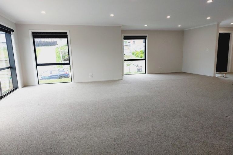 Photo of property in 27 Leathem Crescent, Pokeno, 2402