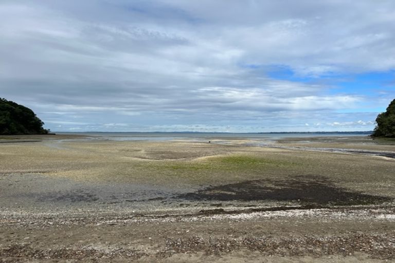 Photo of property in 4 Mceldowney Road, Titirangi, Auckland, 0604