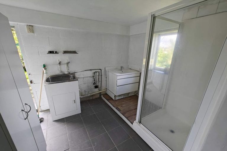 Photo of property in 33 Howard Road, Northcote, Auckland, 0627