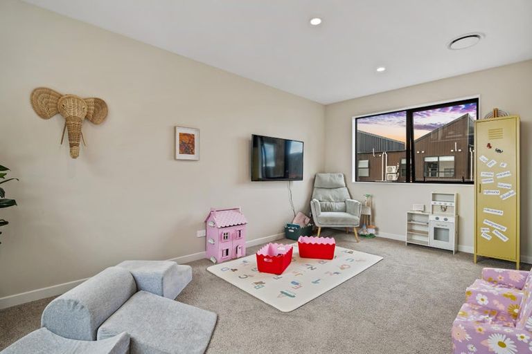 Photo of property in 64 Glidepath Road, Hobsonville, Auckland, 0616