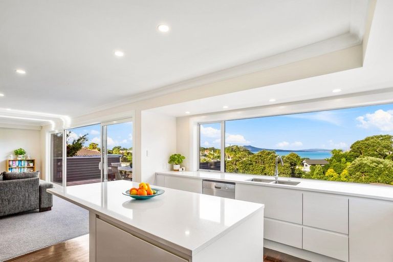 Photo of property in 37 Eastcliffe Road, Castor Bay, Auckland, 0620