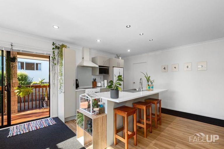 Photo of property in 13 Hobie Court, West Harbour, Auckland, 0618