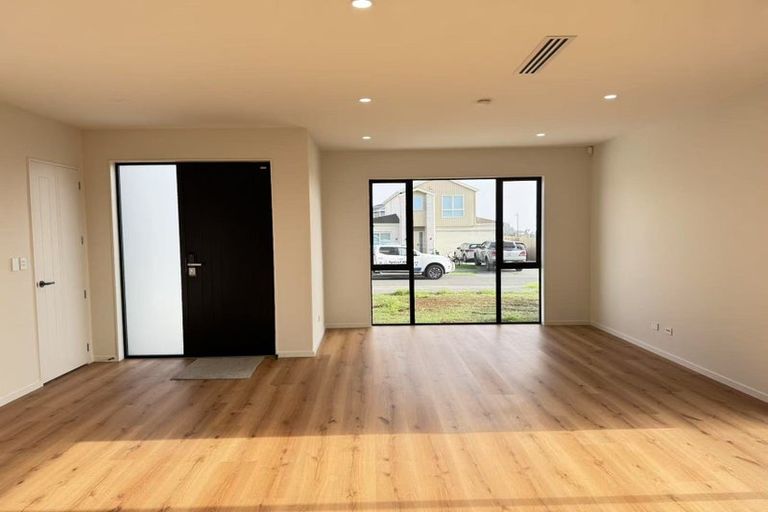 Photo of property in 5 Ritetai Street, Clarks Beach, 2122