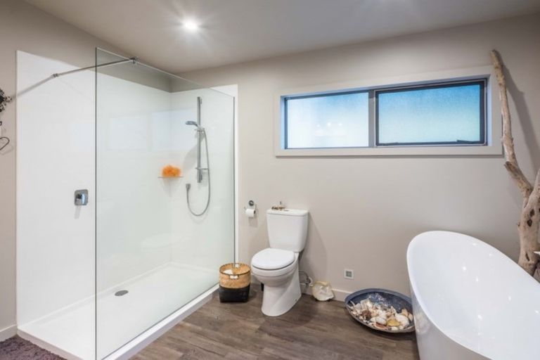 Photo of property in 194 Peka Peka Road, Peka Peka, Waikanae, 5391