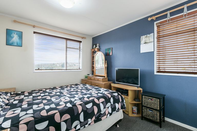 Photo of property in 31 Beaumaris Crescent, Ascot Park, Porirua, 5024