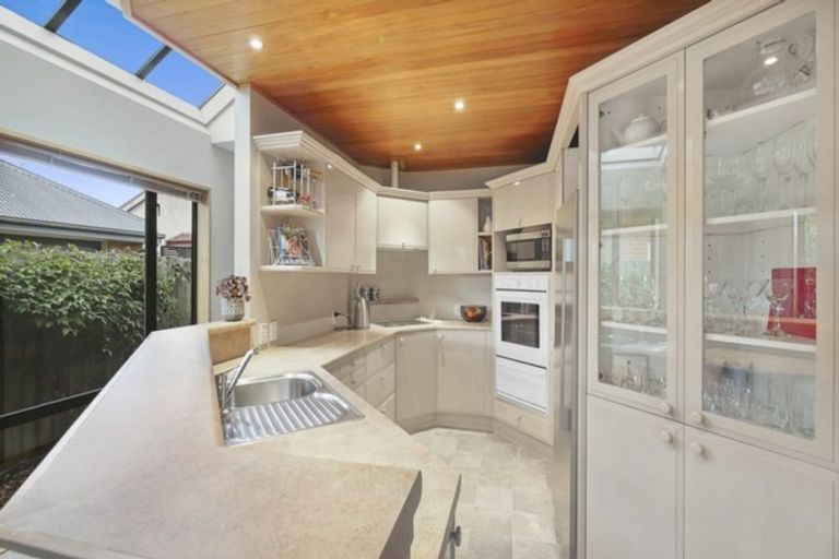 Photo of property in 2/113 Avonhead Road, Avonhead, Christchurch, 8042