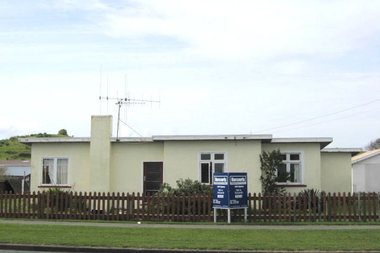 Photo of property in 70 Polson Street, Castlecliff, Whanganui, 4501