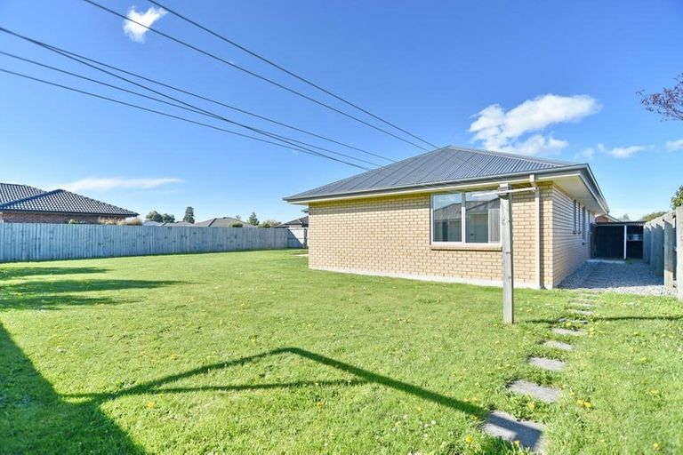 Photo of property in 69 Acacia Avenue, Rangiora, 7400