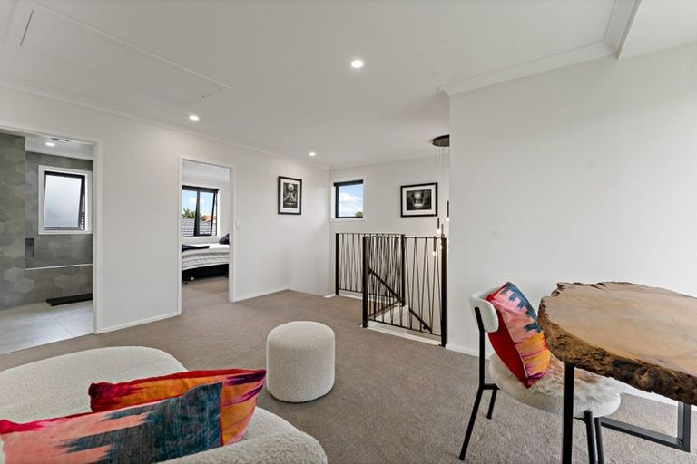 Photo of property in 2 Tollana Road, Te Atatu Peninsula, Auckland, 0610