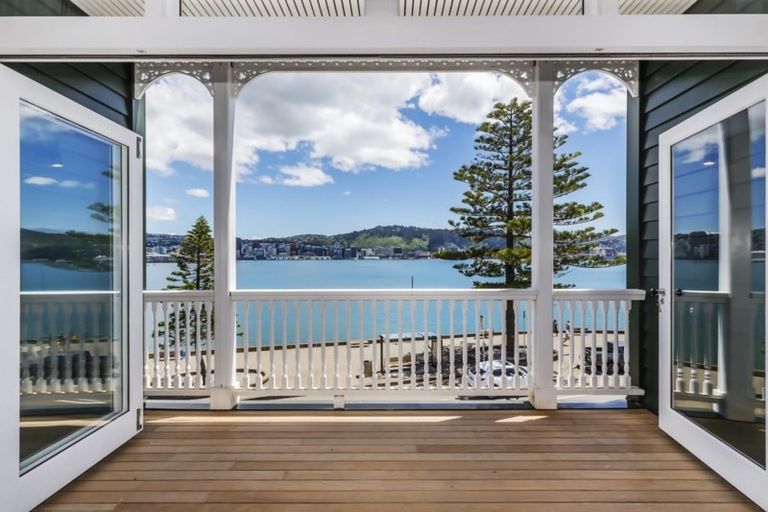 Photo of property in 322 Oriental Parade, Oriental Bay, Wellington, 6011