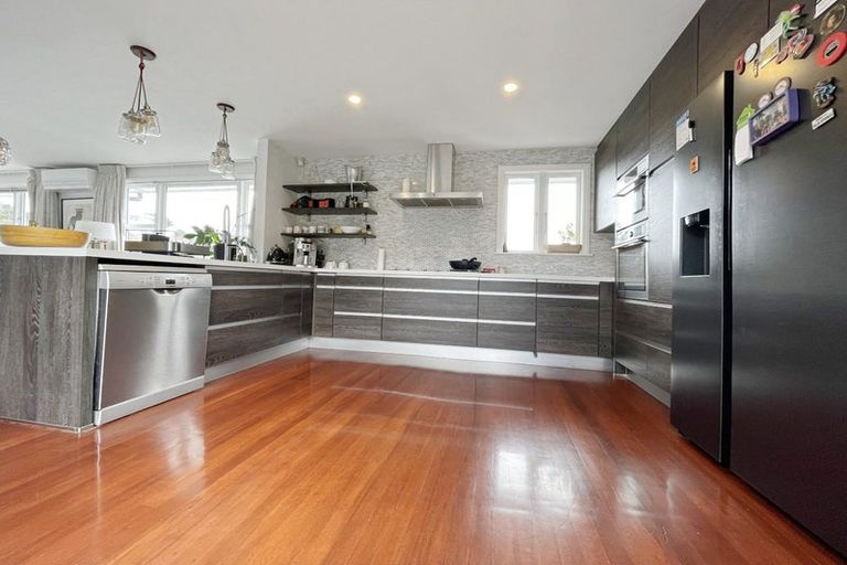 Photo of property in 95 Beazley Avenue, Paparangi, Wellington, 6037