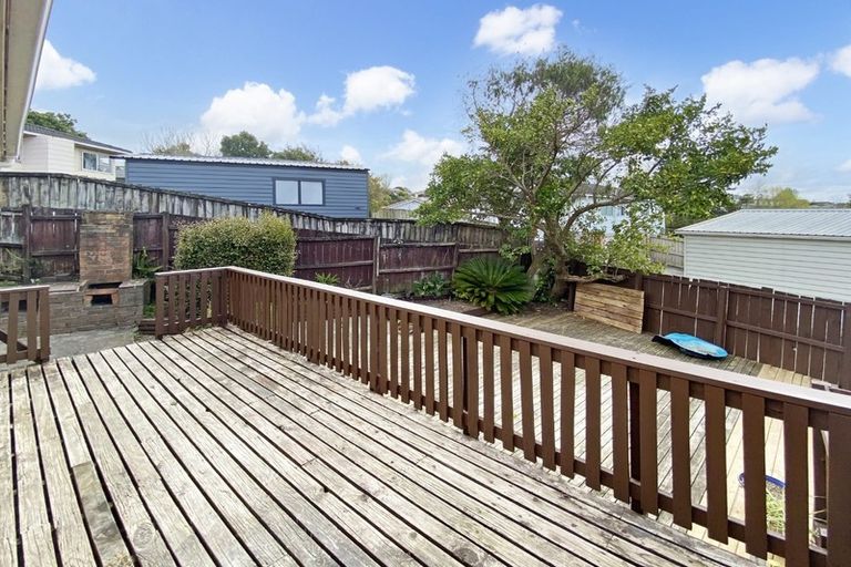 Photo of property in 15 Pisces Road, Glen Eden, Auckland, 0602