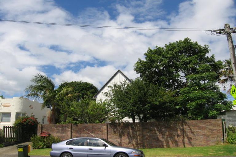 Photo of property in 2/14 Otakau Road, Milford, Auckland, 0620