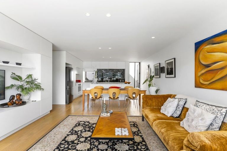 Photo of property in 81 Melbourne Road, Island Bay, Wellington, 6023