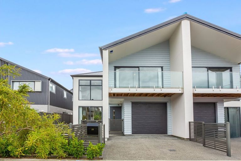 Photo of property in 21 Koreke Close, Kenepuru, Porirua, 5022