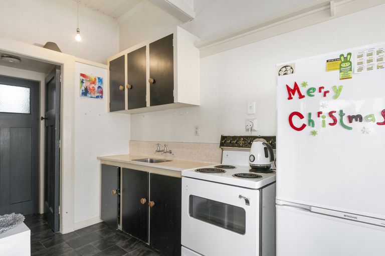 Photo of property in 38 Hargest Crescent, Saint Kilda, Dunedin, 9012