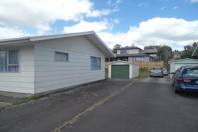 Photo of property in 2/8 Holloway Place, Forest Lake, Hamilton, 3200