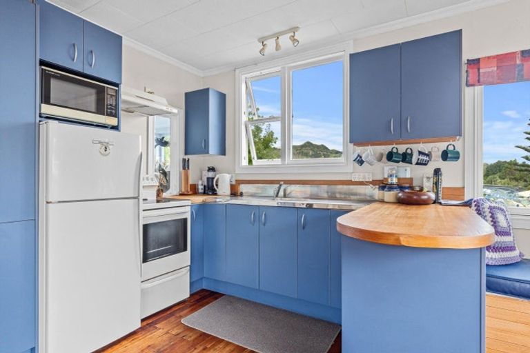 Photo of property in 10 North Street, Mokau, 4376
