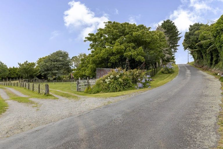 Photo of property in 327 Awai Road, Tarurutangi, New Plymouth, 4372