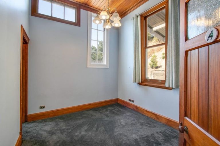 Photo of property in 32 Milton Road, Bluff Hill, Napier, 4110