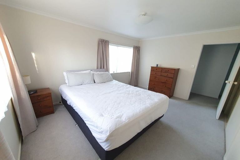 Photo of property in 17 Gardone Terrace, Conifer Grove, Takanini, 2112