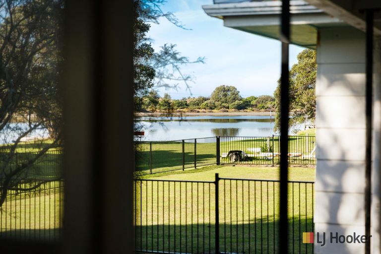 Photo of property in 22 Roretana Drive, Athenree, Katikati, 3177