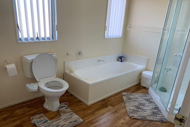 Photo of property in 25 Mallard Place, Unsworth Heights, Auckland, 0632