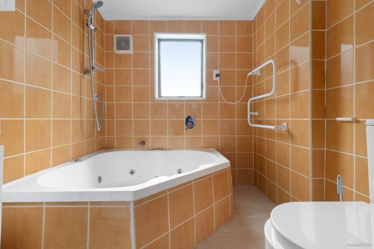 Photo of property in 22 Goodwood Drive, Goodwood Heights, Auckland, 2105