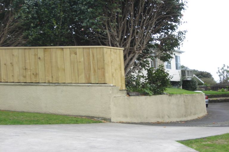 Photo of property in 9 Mckellar Street, Oakura, 4314