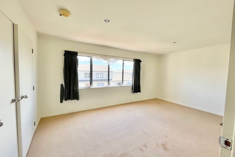 Photo of property in Lakeview Terrace, 12/14 Ambrico Place, New Lynn, Auckland, 0600