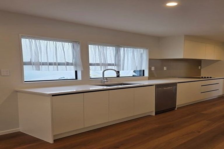 Photo of property in 12 Westergrove Place, West Harbour, Auckland, 0618