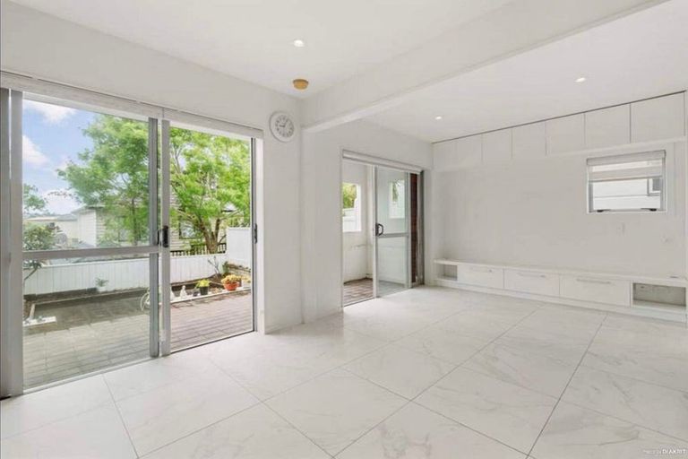 Photo of property in 7e/60 Masons Road, Oteha, Auckland, 0632