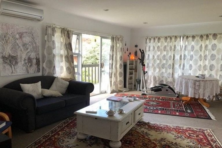 Photo of property in 223 Beach Haven Road, Beach Haven, Auckland, 0626