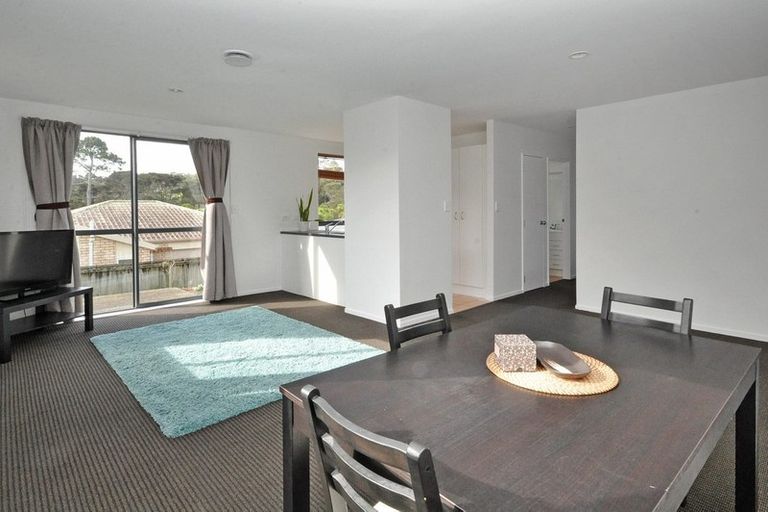 Photo of property in 56 Woodbank Drive, Glen Eden, Auckland, 0602