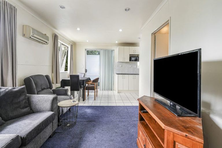 Photo of property in 59 Sylvan Crescent, Te Atatu South, Auckland, 0610