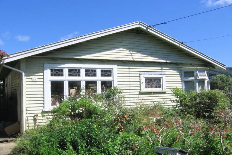Photo of property in 11 Woburn Road, Northland, Wellington, 6012