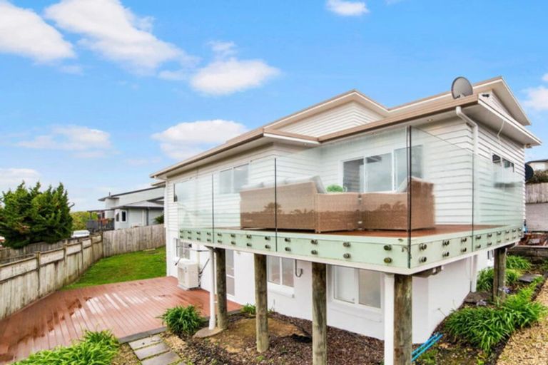Photo of property in 65 Zara Court, Windsor Park, Auckland, 0632