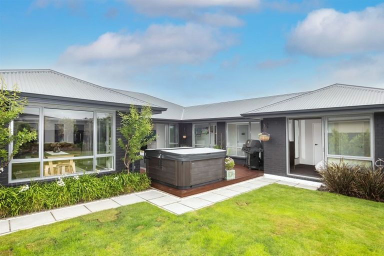 Photo of property in 44 Worsleys Road, Cracroft, Christchurch, 8025