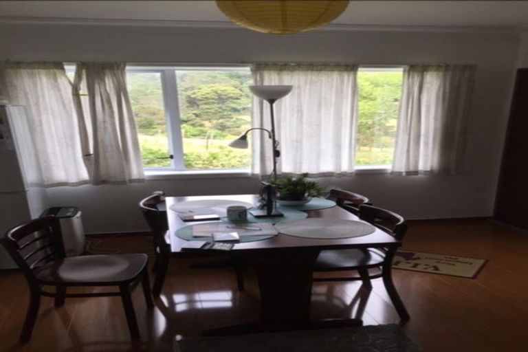 Photo of property in 63 Candia Road, Henderson Valley, Auckland, 0614