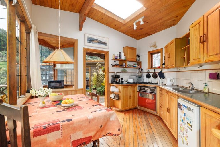 Photo of property in 24 Selwyn Road, Lyttelton, 8082