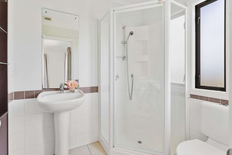 Photo of property in 29 Manu Place, Pinehill, Auckland, 0632