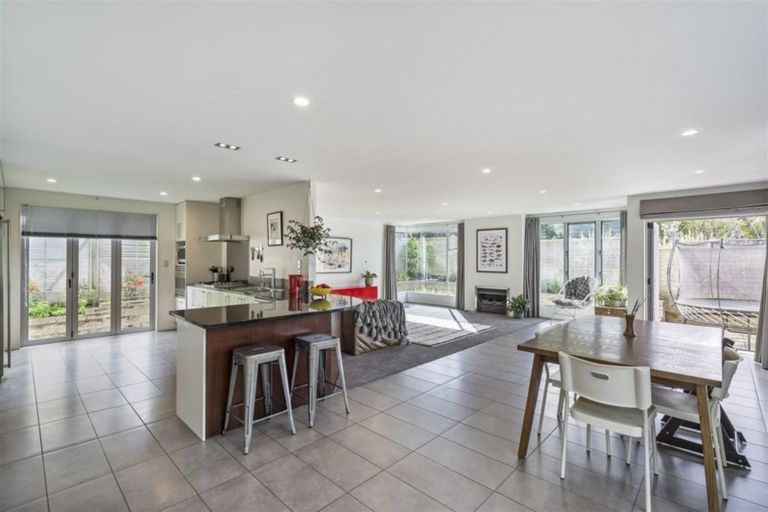 Photo of property in 19a Peter Terrace, Castor Bay, Auckland, 0620