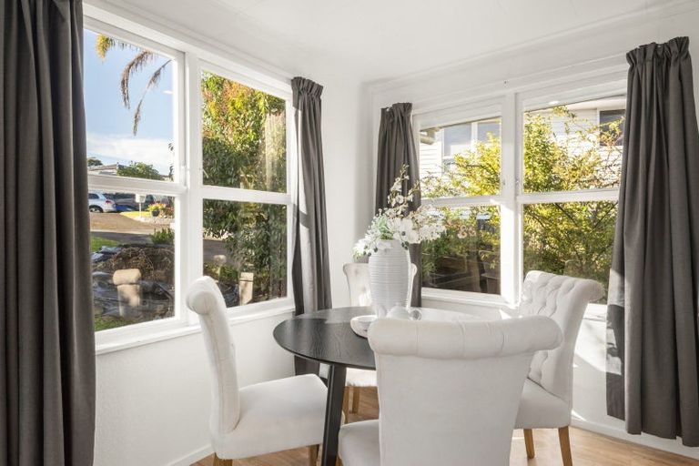 Photo of property in 8 Silver Birch Rise, Henderson, Auckland, 0612