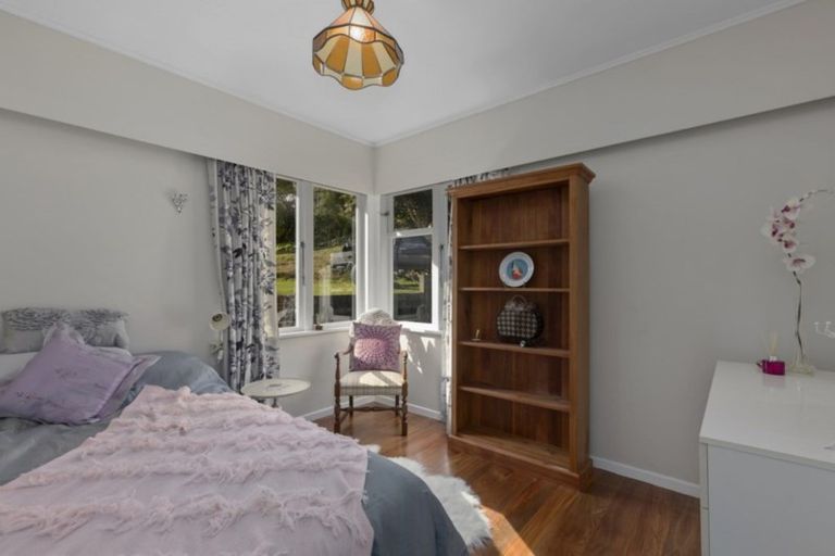 Photo of property in 32 Lowry Crescent, Stokes Valley, Lower Hutt, 5019