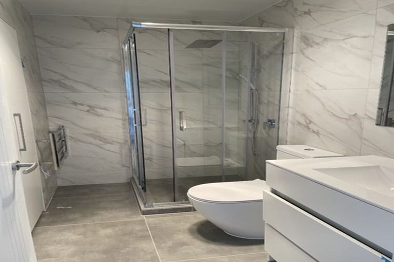 Photo of property in 32 Karoro Road, One Tree Point, 0118