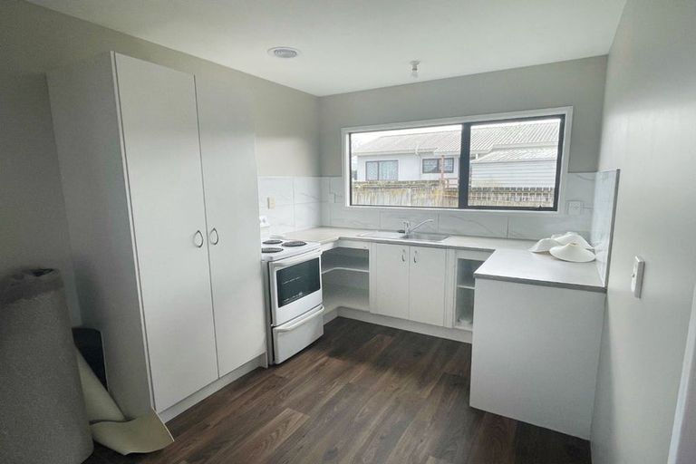 Photo of property in 3/10 Solveig Place, Randwick Park, Auckland, 2105