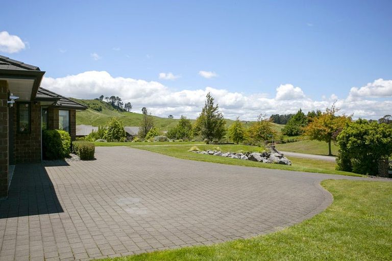Photo of property in 71 Loch Views Road, Acacia Bay, Taupo, 3385