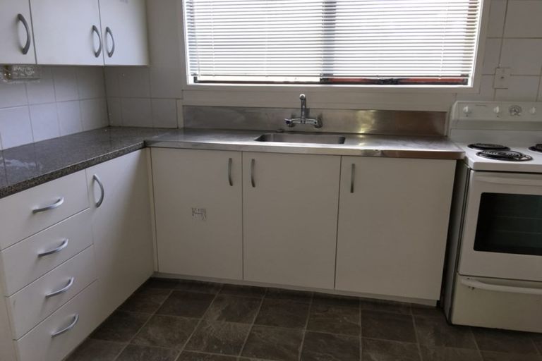 Photo of property in 38 Beaudine Avenue, Glenfield, Auckland, 0629